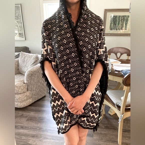 𝅺IF IT WERE ME 100% Cotton BLACK AND WHITE BOHO PONCHO - Size Small - Picture 5 of 12